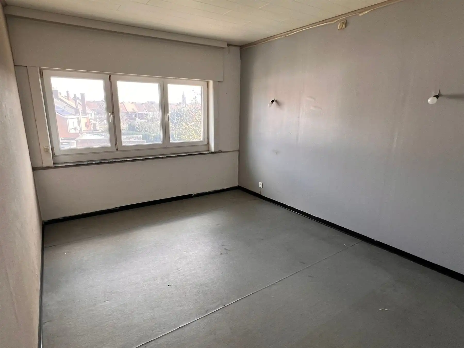 Ruime woning met 5 slaapkamers foto 12