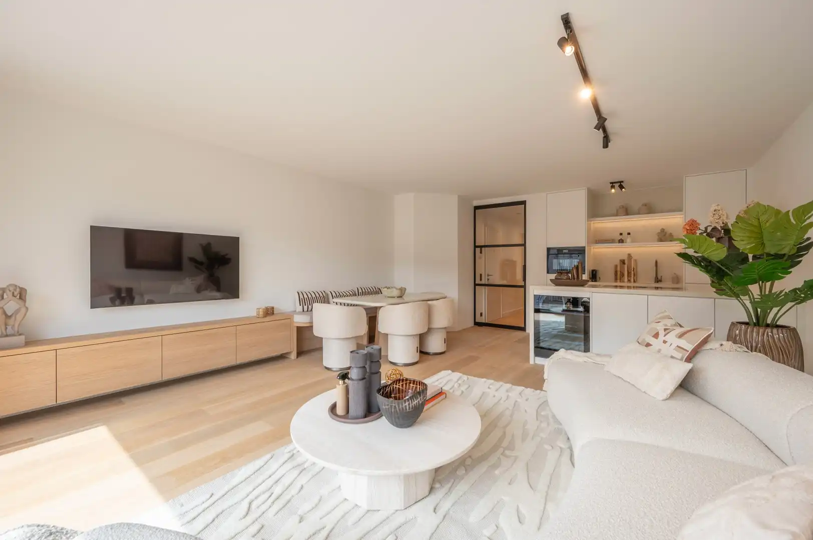 Prachtig en lichtrijk appartement op enkele stappen van de Dumortierlaan. foto 2