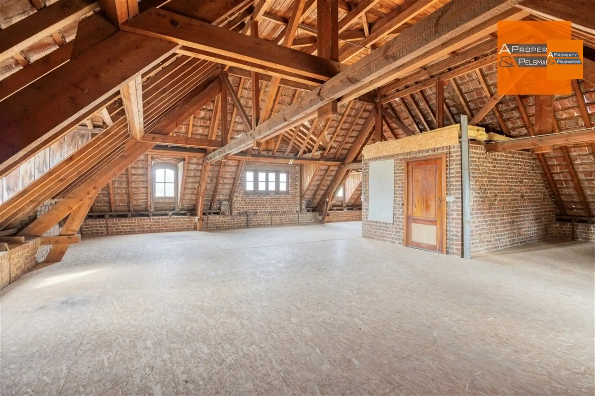 Ruim herenhuis met behoud van veel authentieke elementen  foto 3