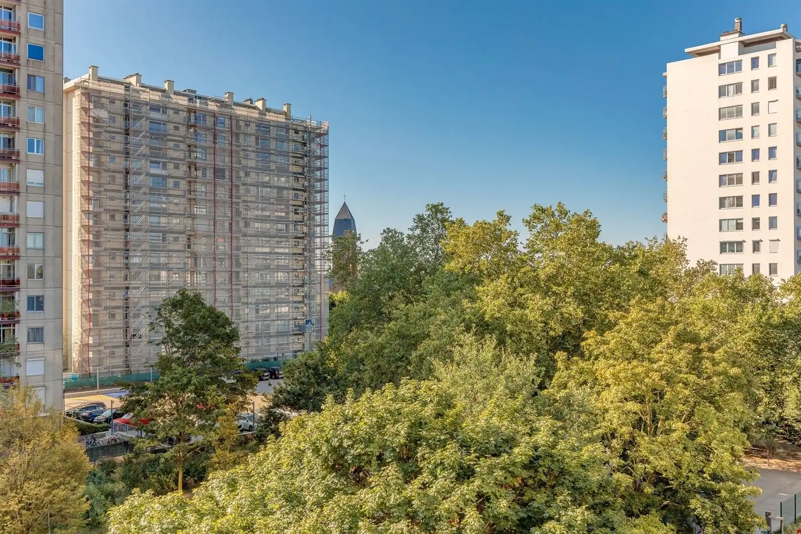 Lichtrijk appartement met panoramisch uitzicht, groot terras en parking foto 15