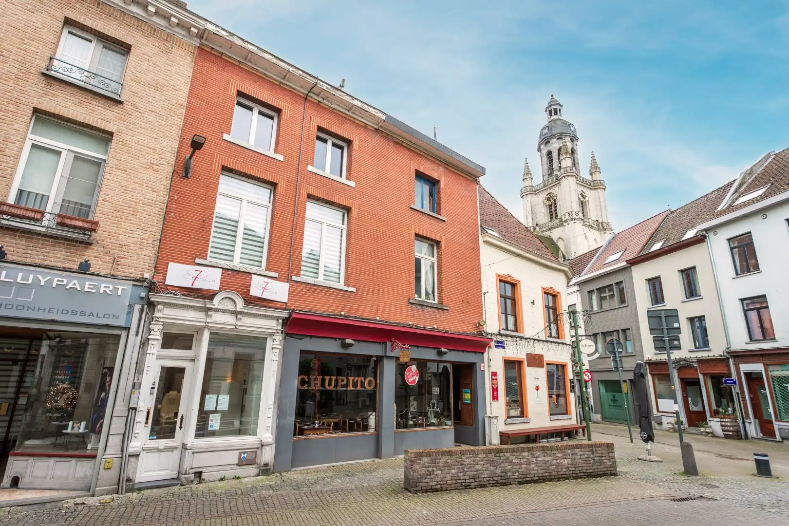 Stadswoning met mogelijke praktijkruimte te centrum Halle foto 2