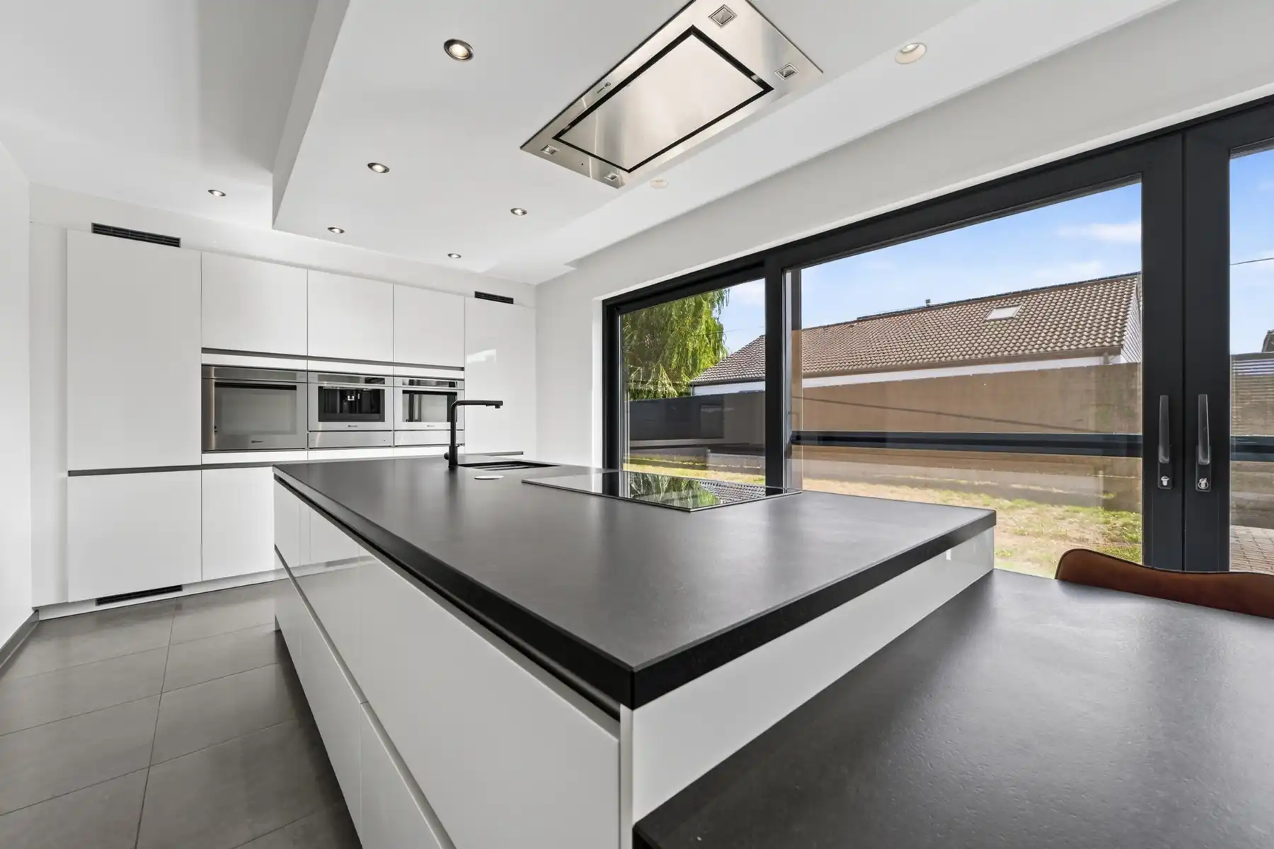 Instapklare, volledig gerenoveerde woning met 3 slaapkamers in een rustige omgeving foto 2