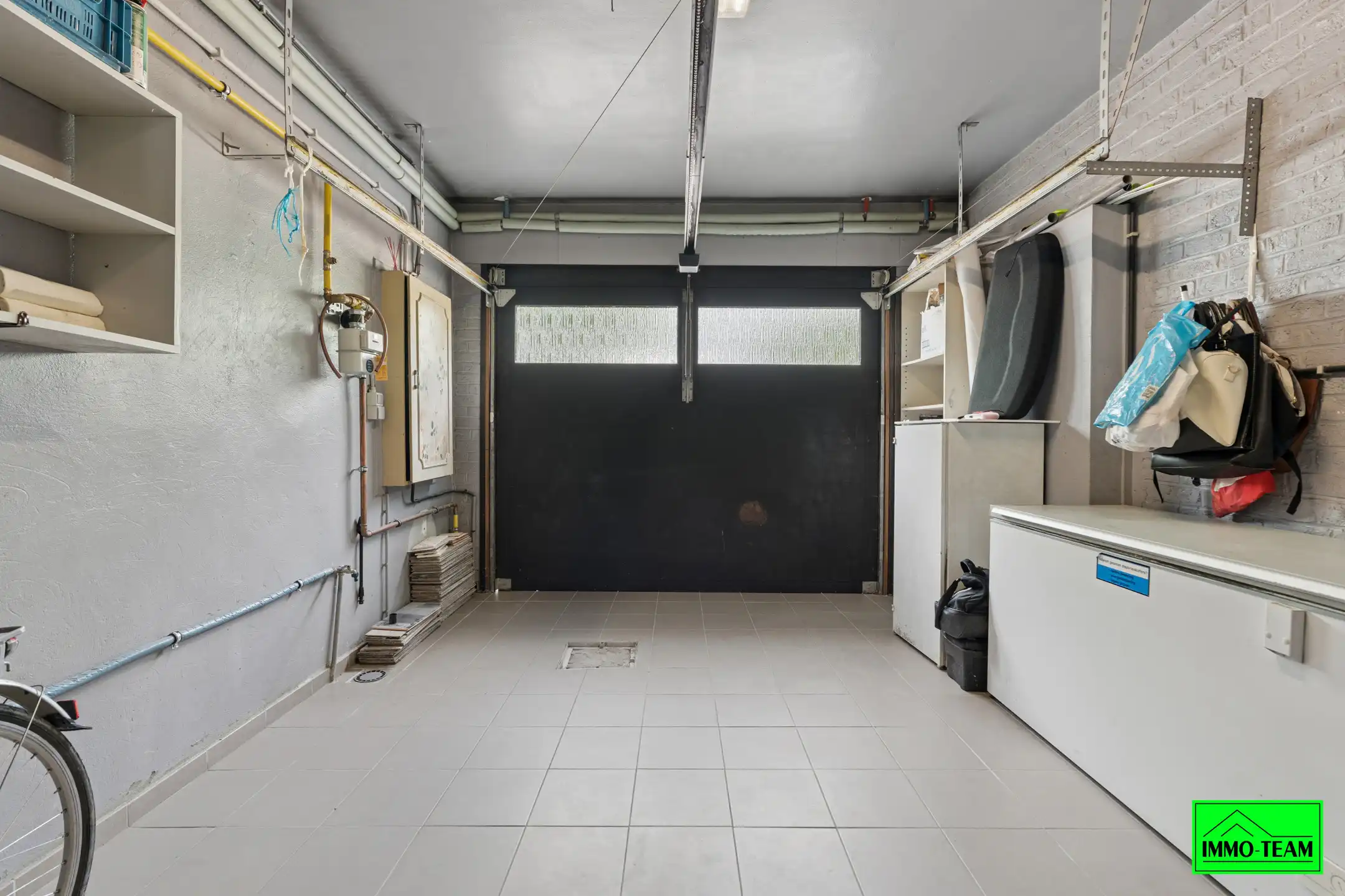 Ruime gedeeltelijk vernieuwde 2-gevel op gunstige locatie foto 29