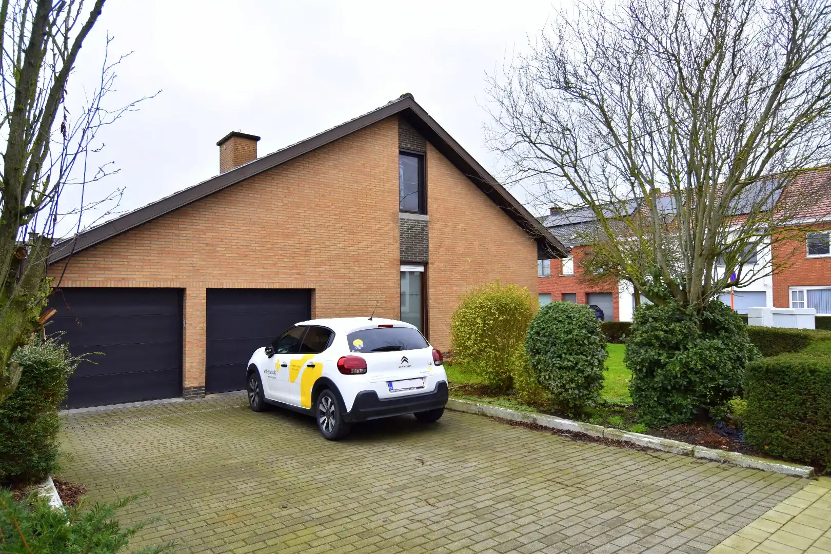 Rustig gelegen gelijkvloerse villa met 3 slaapkamers, dubbele garage en tuin rondom te koop in Ledegem foto 17