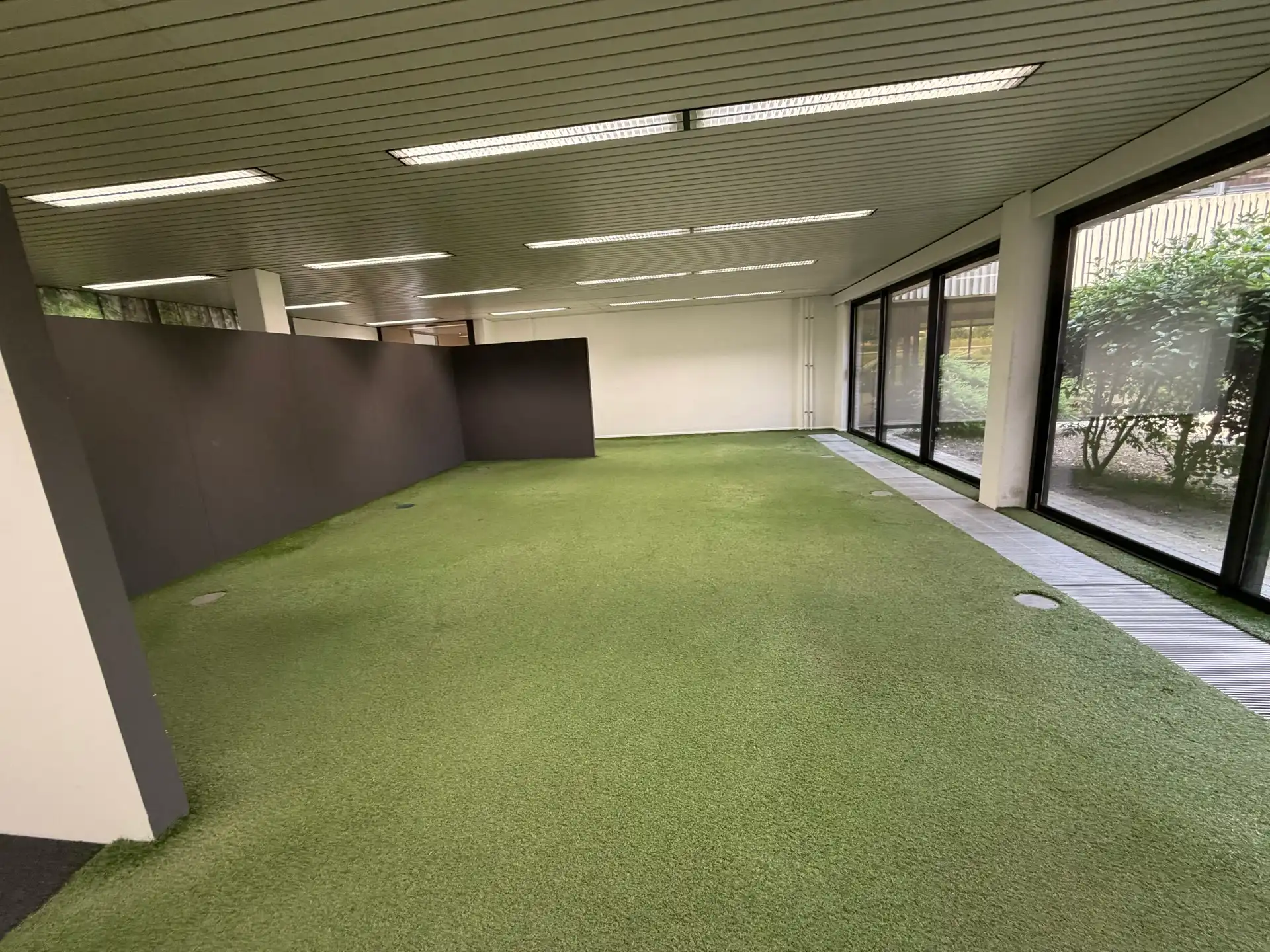 Magazijn 2.963m² met kantoren 569m²  in Temse foto 8