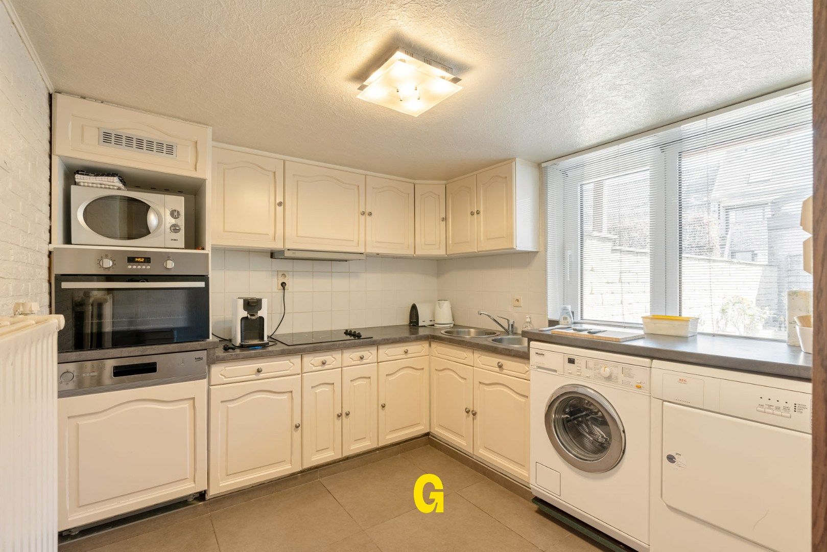 Netjes verzorgde halfopen woning met ruime garage vlakbij het centrum van Munsterbilzen foto 16