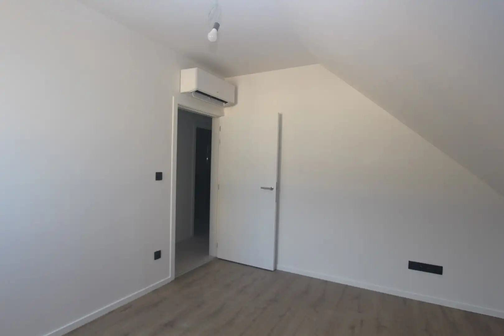 PRACHTIG AFGEWERKTE WONING (2020) foto 16