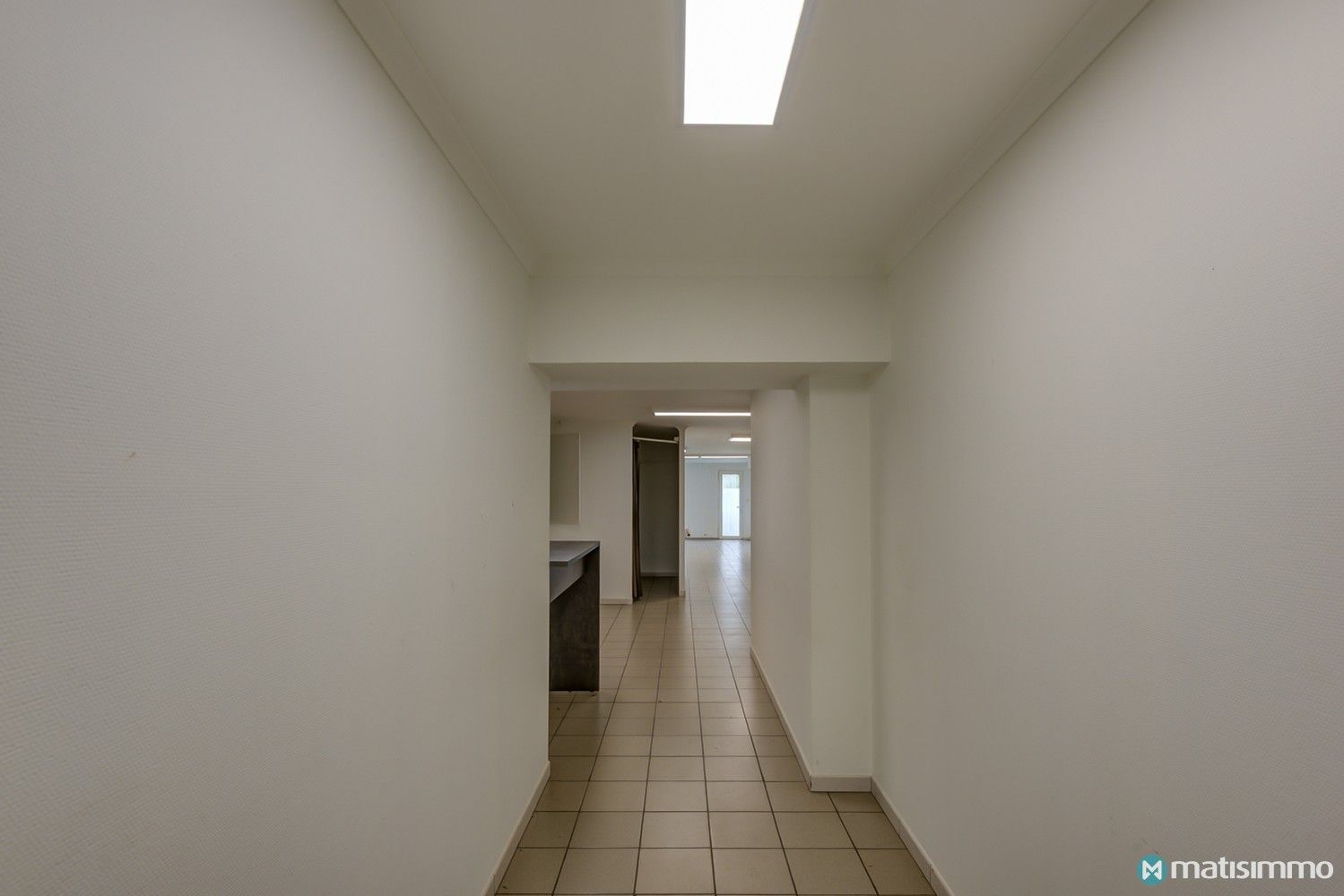 GOED GELEGEN HANDELSRUIMTE MET RIANT WOONGEDEELTE IN CENTRUM VAN HOESELT foto 4
