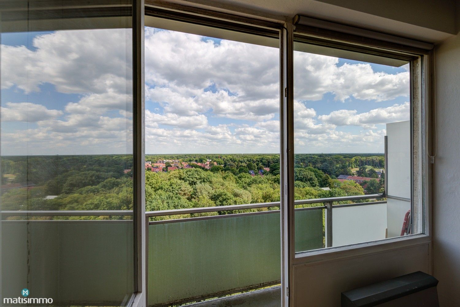 INSTAPKLAAR APPARTEMENT MET 2 SLAAPKAMERS EN WEIDS UITZICHT NABIJ STADSCENTRUM GENK foto 27