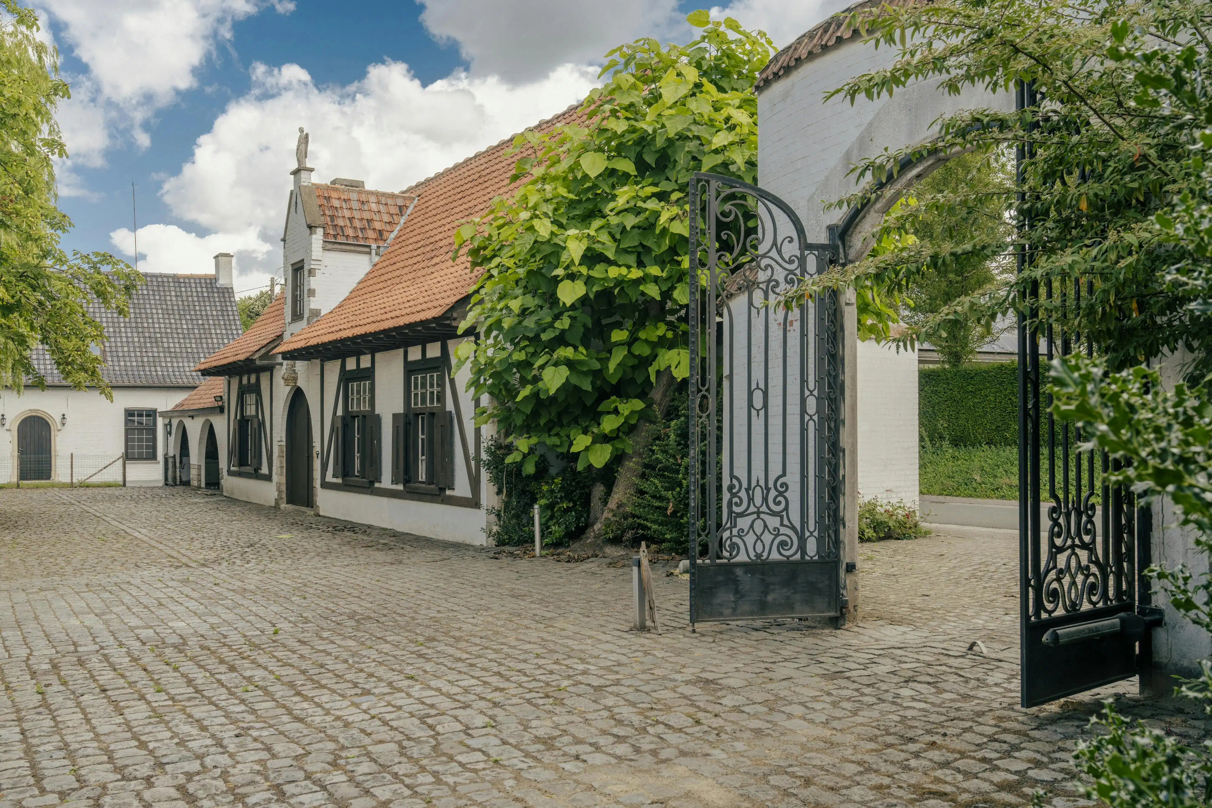 Unieke villa met vijver te koop aan de rand van Roeselare foto 36