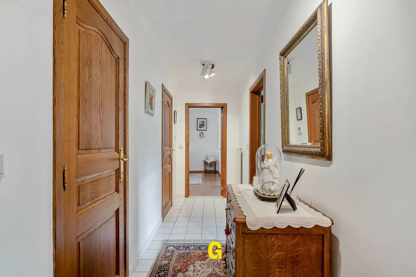 Uitstekend verzorgd 2-slaapkamer appartement in hartje Bilzen, met standplaats, kelderberging en terras met zicht op het Park van Haffmans foto 5