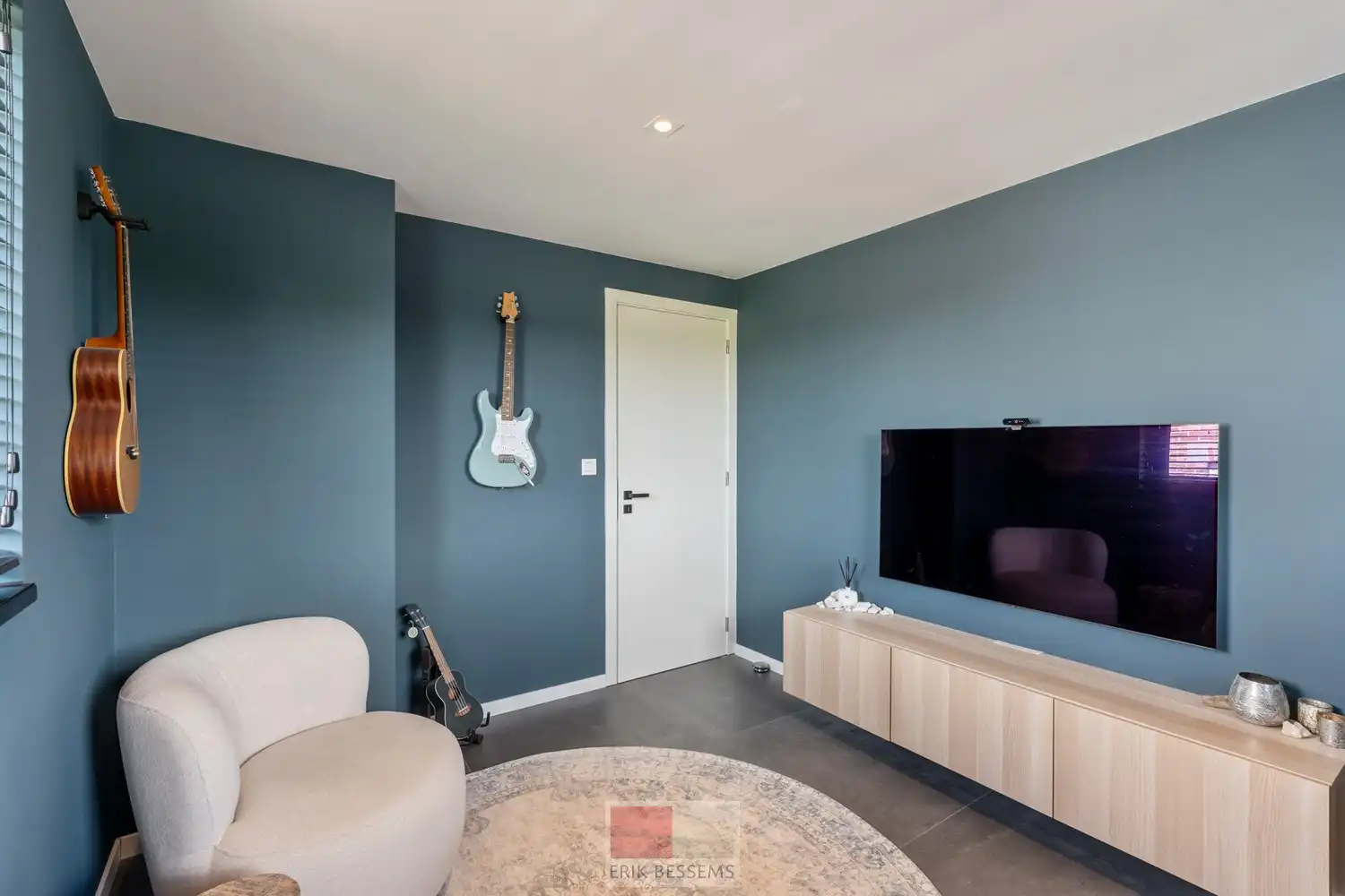 Op een royaal perceel van circa 910 m² ligt deze moderne en energiezuinige woning van circa 177 m² bewoonbare oppervlakte, met een weids panorama over het Limburgse Heuvelland. foto 28