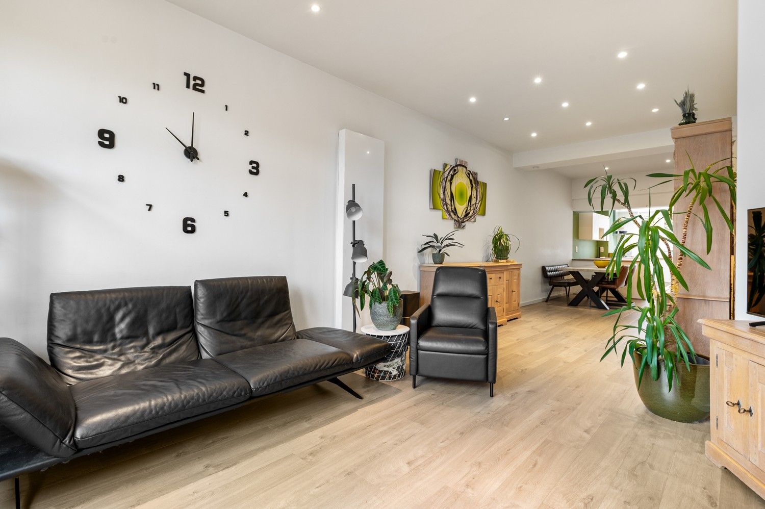 Charmant huis met 3 slaapkamers, koer en terras te Deurne! foto 4