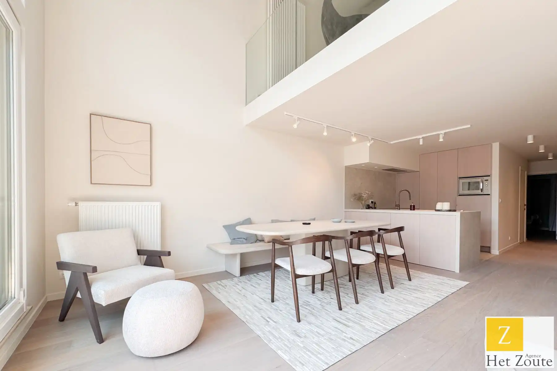 Gerenoveerd duplexappartement met ruim terras foto 7