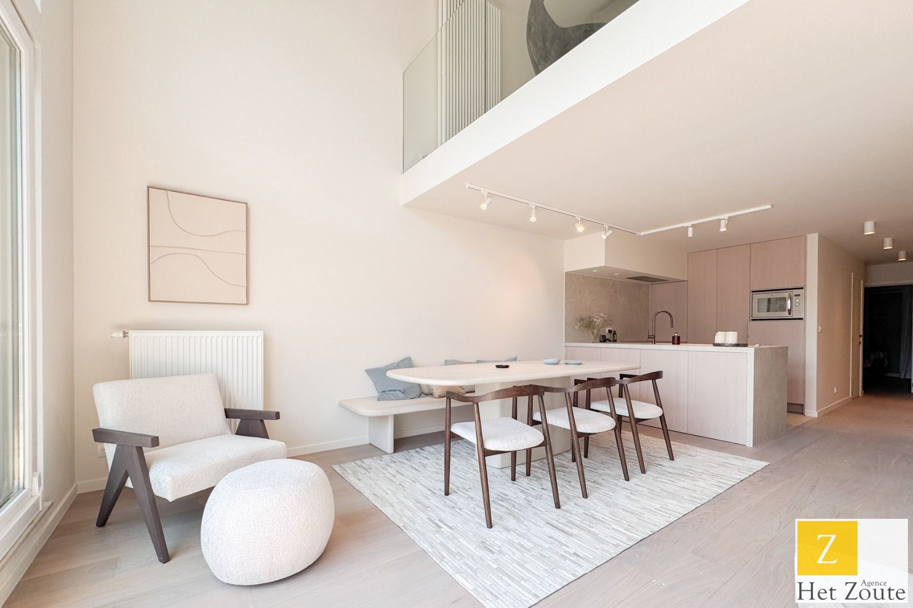 Gerenoveerd duplexappartement met ruim terras foto 7