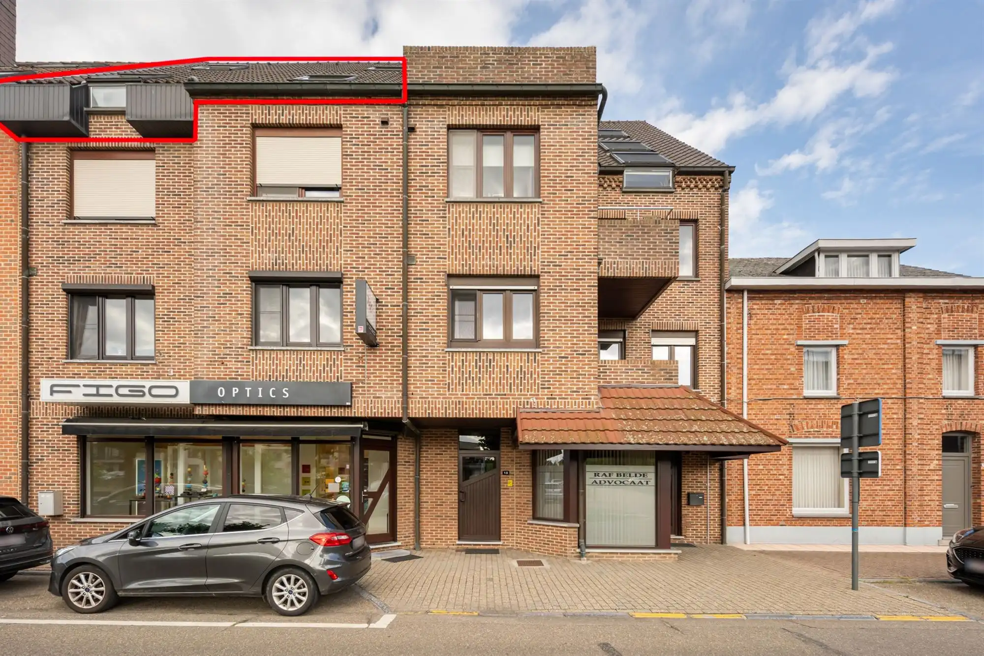 Ruim duplex appartement in het centrum van Neeroeteren foto 2