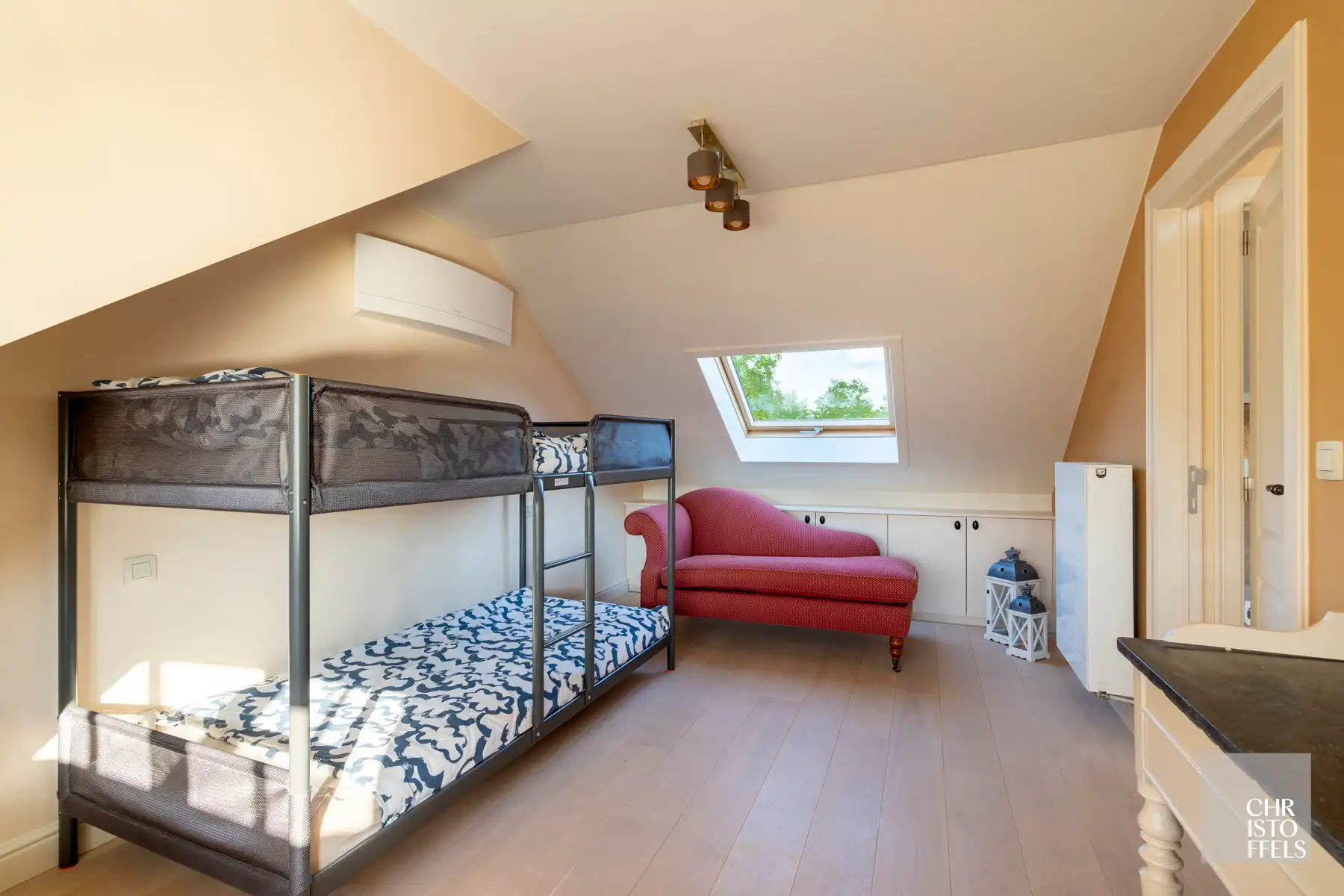 Charmante, volledig gerenoveerde villa op 1.000 m² met 4 slaapkamers en 2 badkamers foto 14