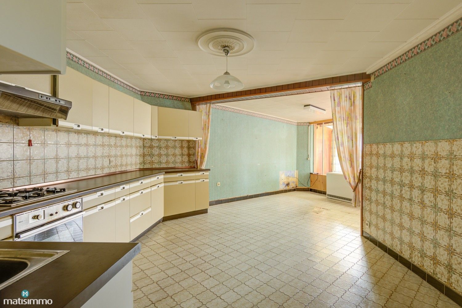 CHARMANTE EN GEZELLIGE WONING MET 4 SLAAPKAMERS, RUIME VRIJSTAANDE GARAGE EN TUIN TE GENK foto 9