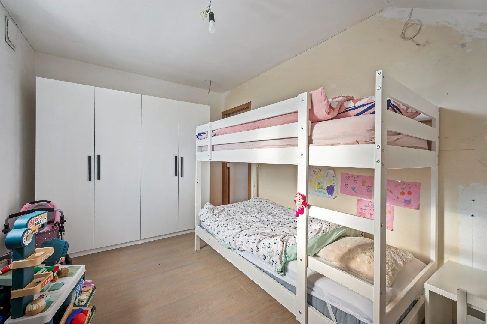 Instapklare halfopen woning met 4 slaapkamers, garage en zonnige tuin in Moorslede foto 12