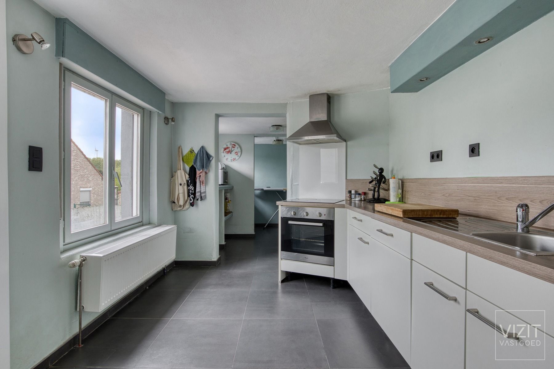 Halfopen woning met tuin, kelder en drie slaapkamers foto 5