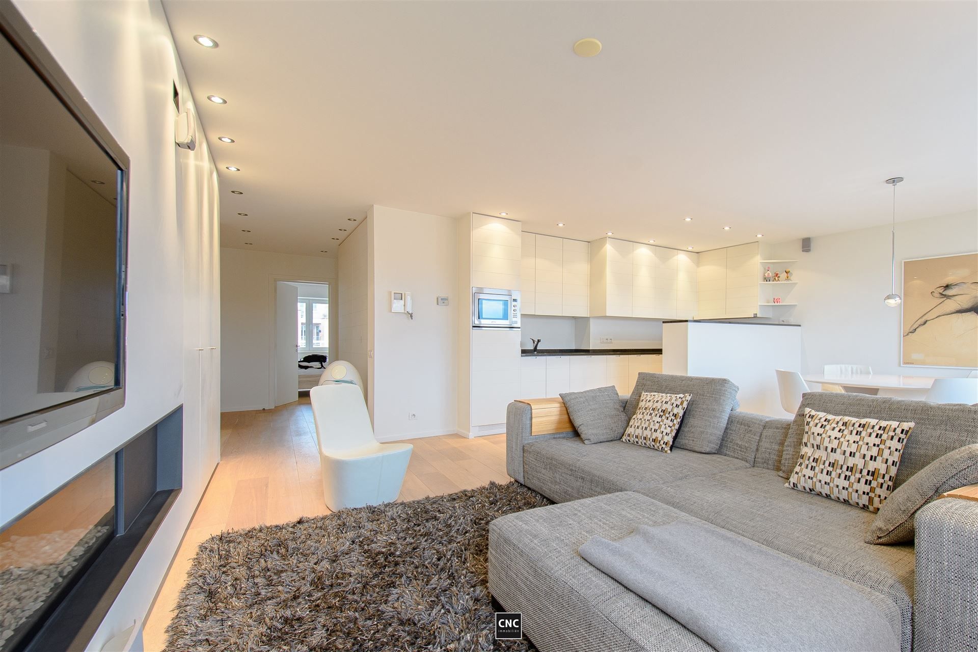 Ruim en lichtrijk appartement met zonnig terras op toplocatie in Knokke. Rustig gelegen in een karaktervolle residentie met prachtig open zicht op groen en de typische Zoute-villaatjes. foto 7