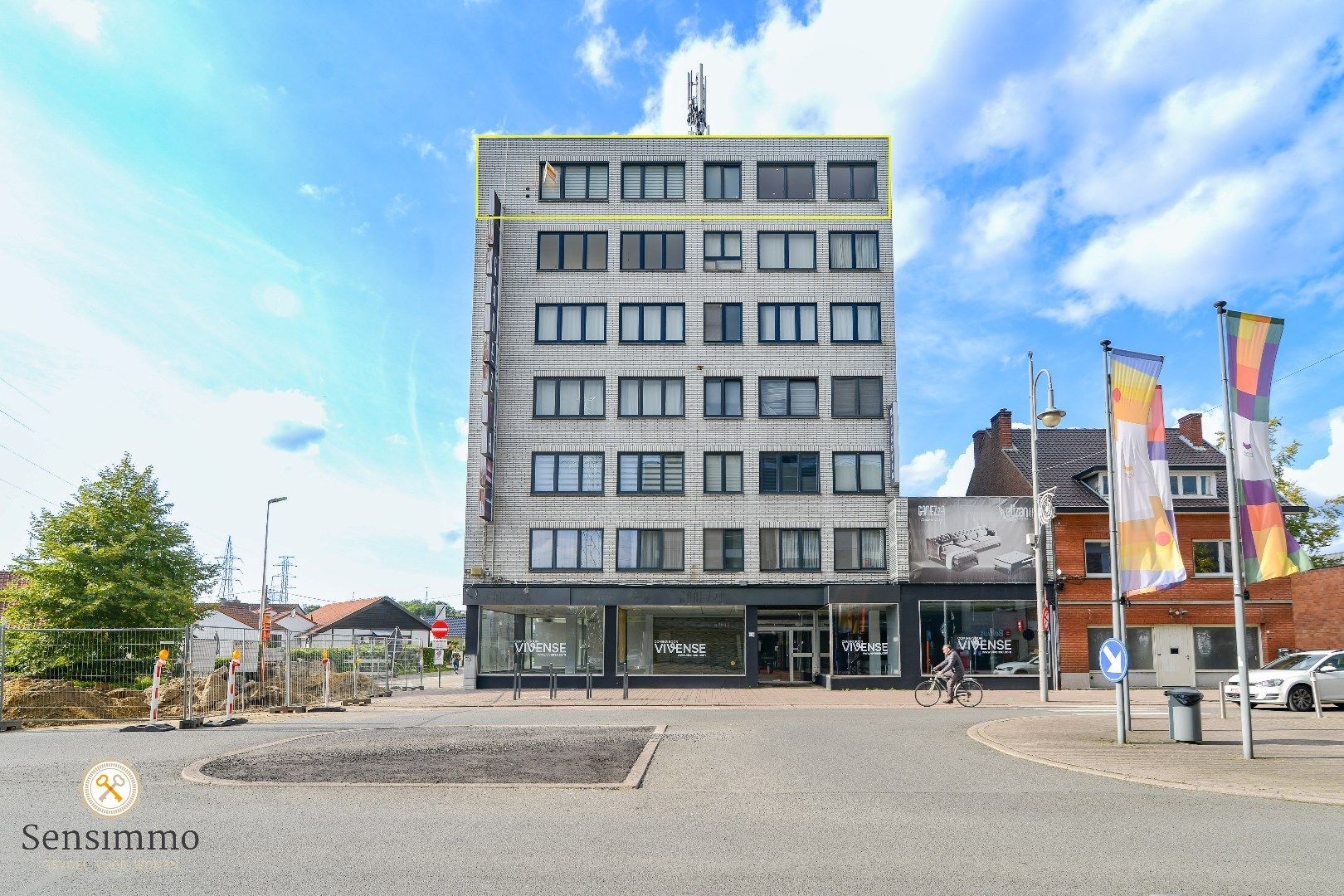 Ruim appartement met 3 slaapkamers te Genk met garagebox foto {{pictureIndex}}