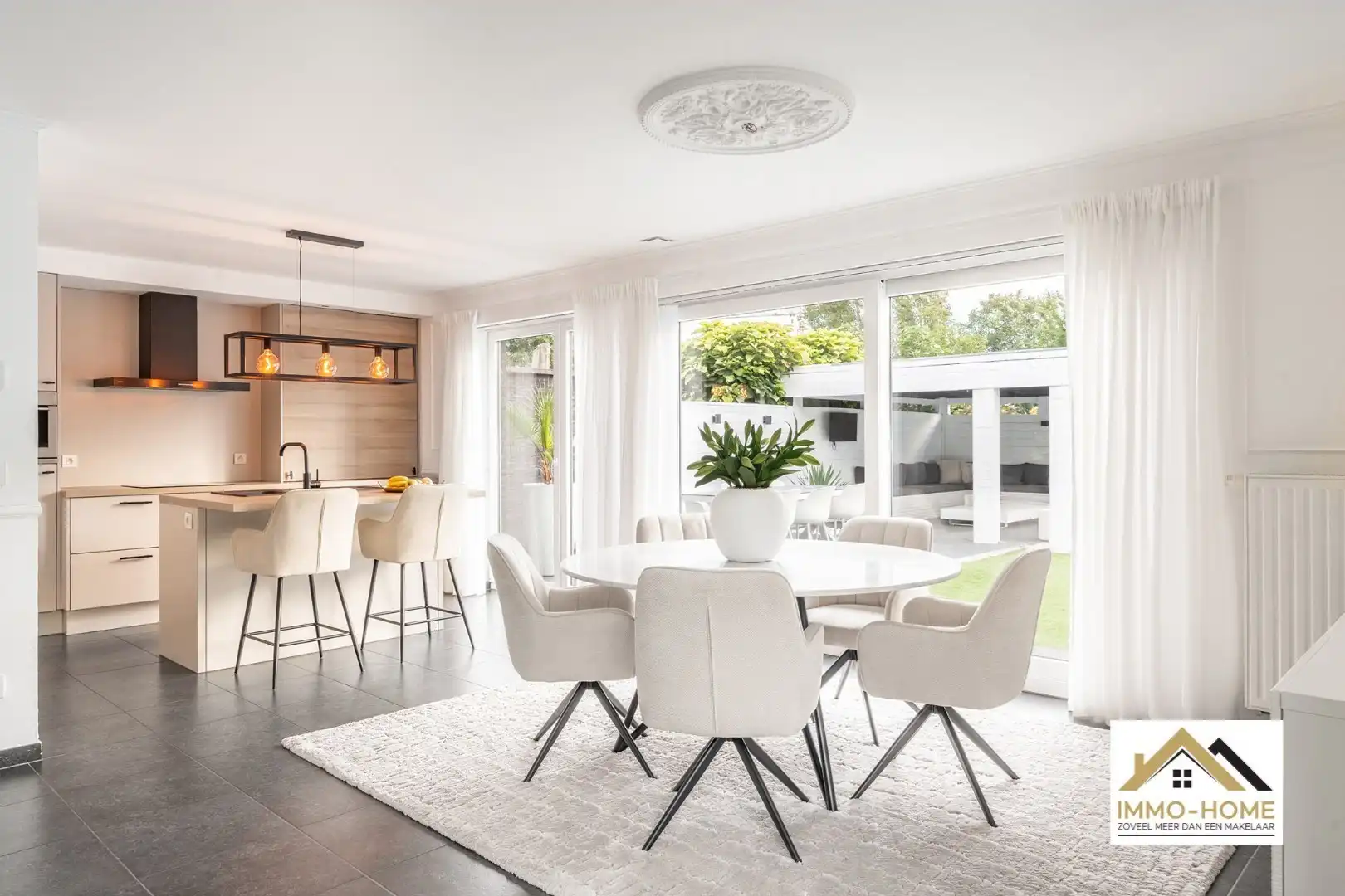 Instapklare HOB in Gent, deelgemeente Oostakker met zwembad foto {{pictureIndex}}