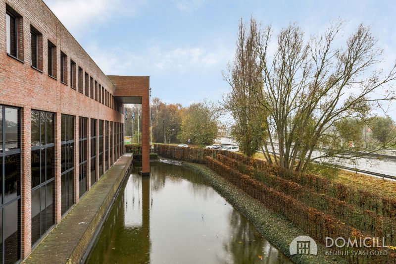 Roeselare, stadsrand: Vlot bereikbare zeer ruime open en lichtrijke kantoorruimte (172m2) met parking aan ring van Roeselare foto 11