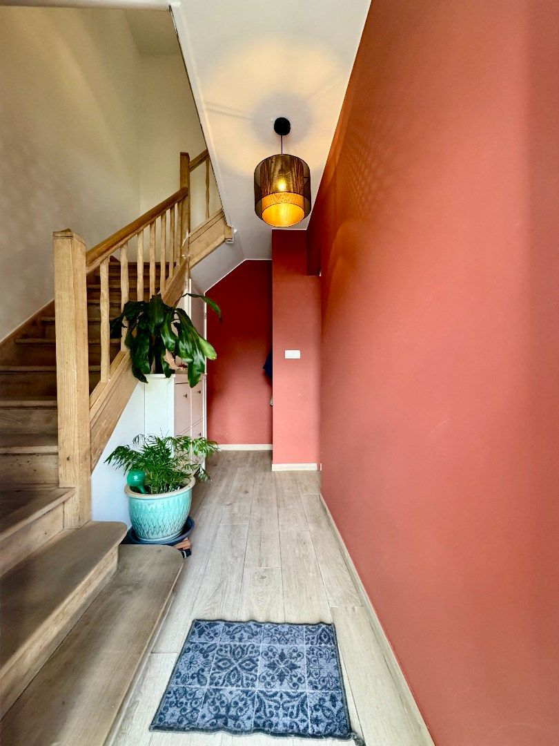 Te koop halfopen woning met garage foto 2