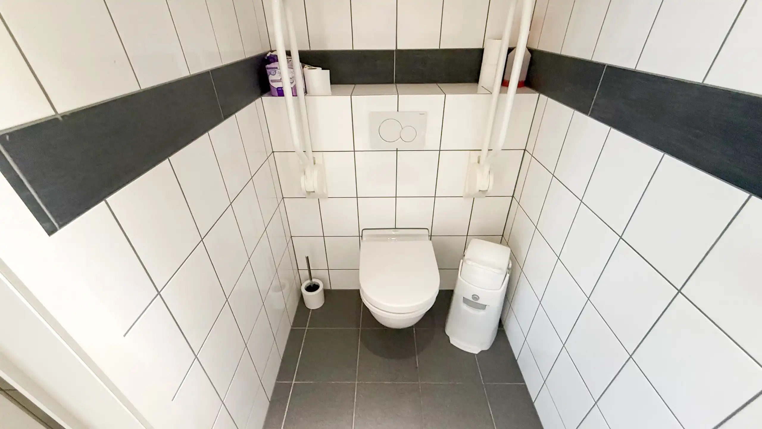 Veelzijdig investeringspand met 10 kamers, lift en kelder! foto 10