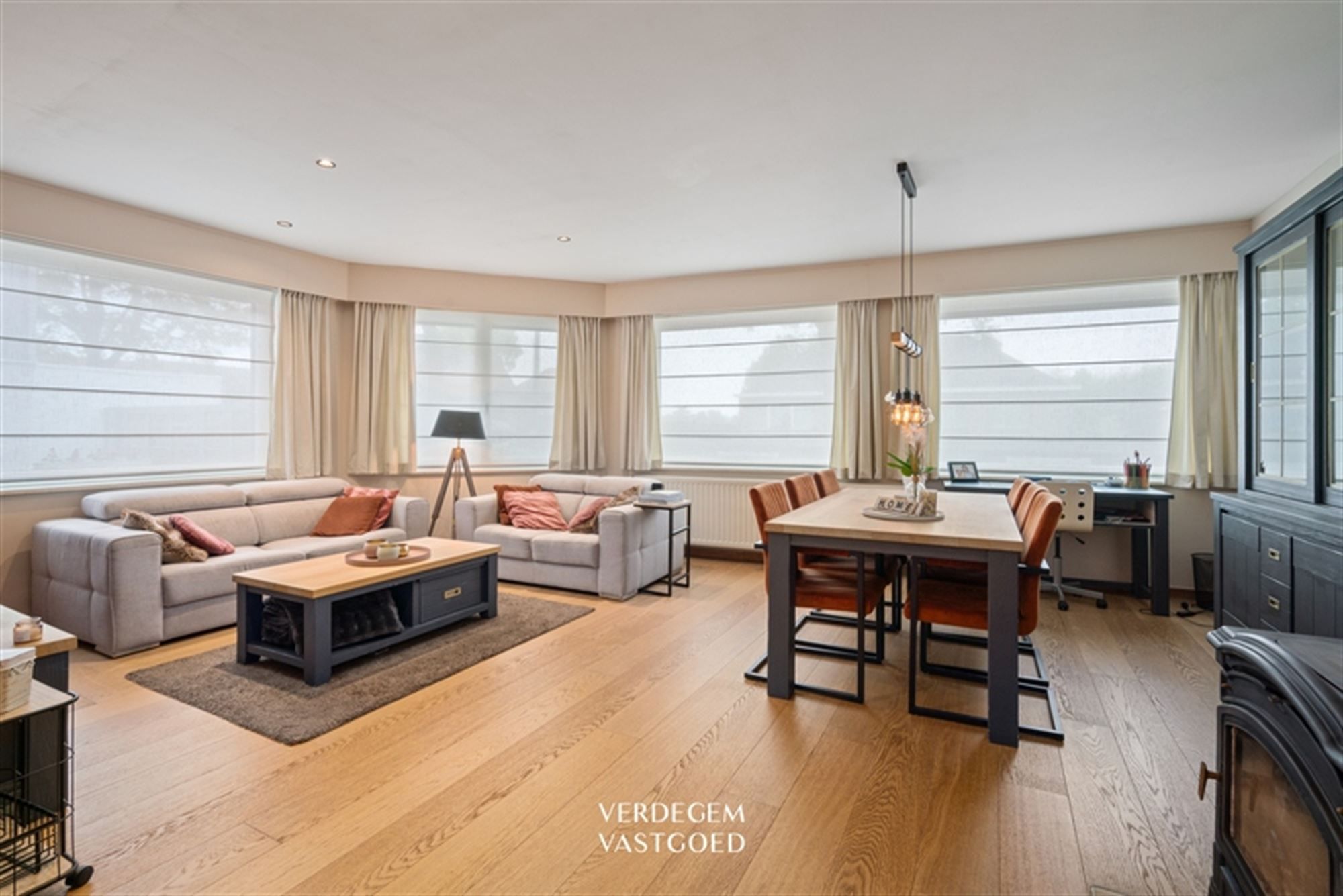 Verrassend ruime gezinswoning met 3+1 slaapkamers en geniettuin foto 2