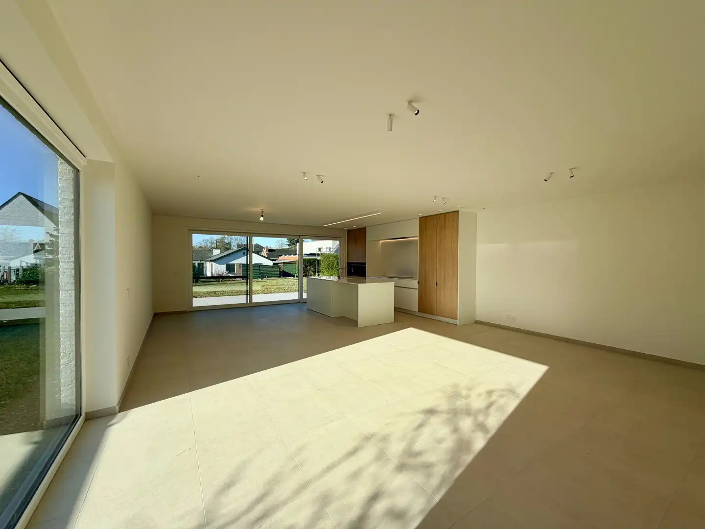 Halfopen nieuwbouwwoning op ruim perceel te centrum Tielt! foto 2