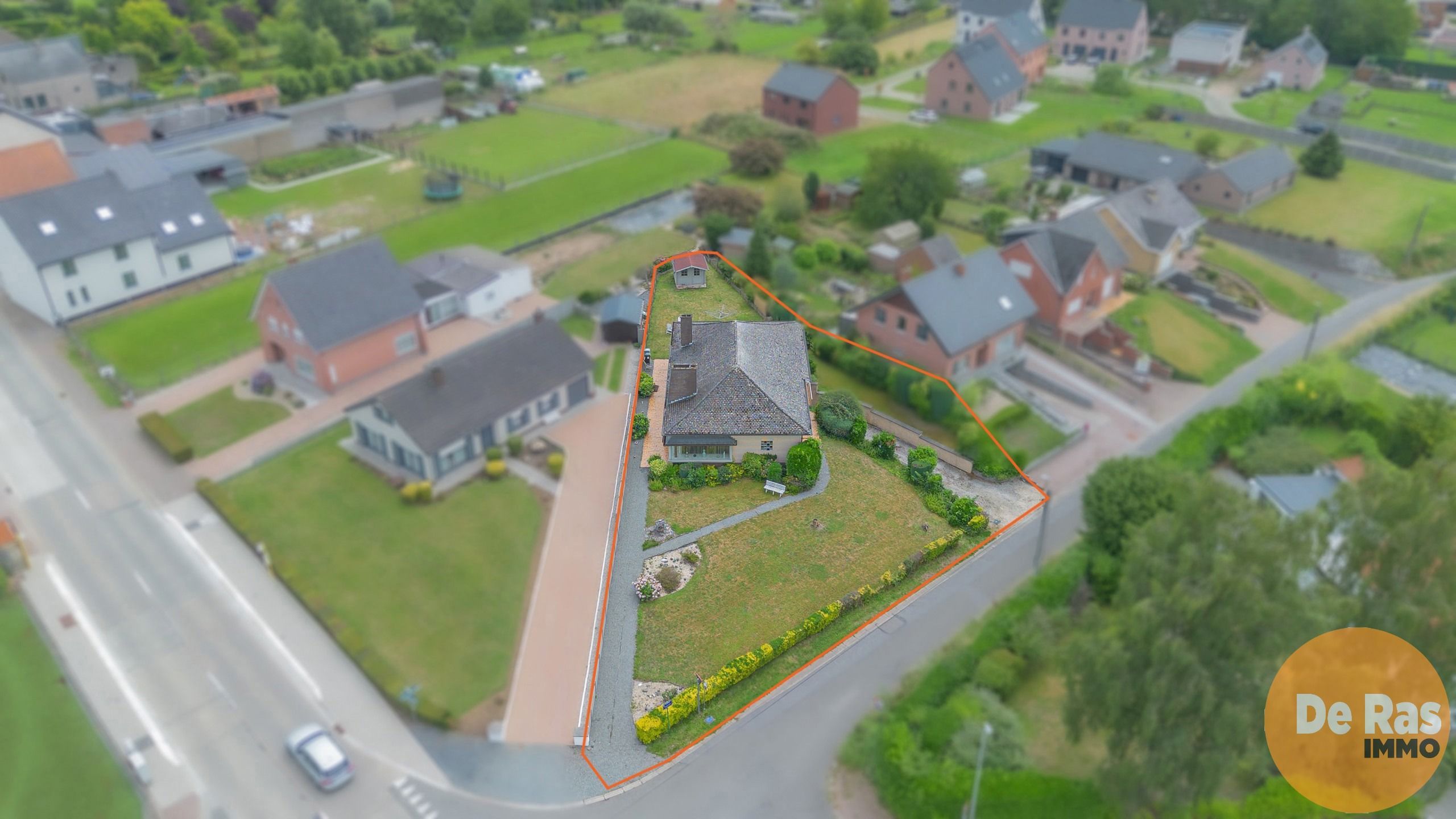 MOERBEKE - Goed onderhouden 4-gevelwoning nabij het station foto 3