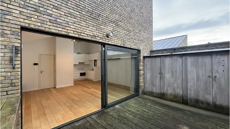 Comfortabel en lichtrijk 2-slaapkamerappartement met TERRAS te huur in Brugge foto 9