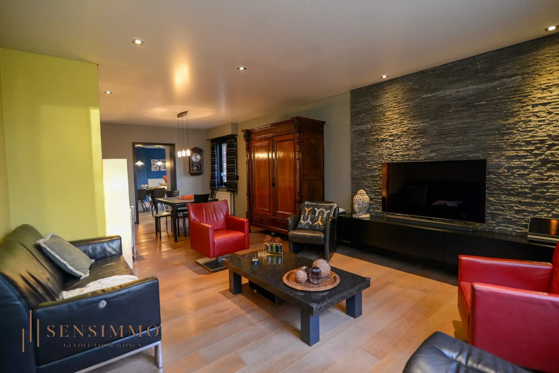 Open bebouwing met 3 slaapkamers op ruim perceel van 13a foto 4