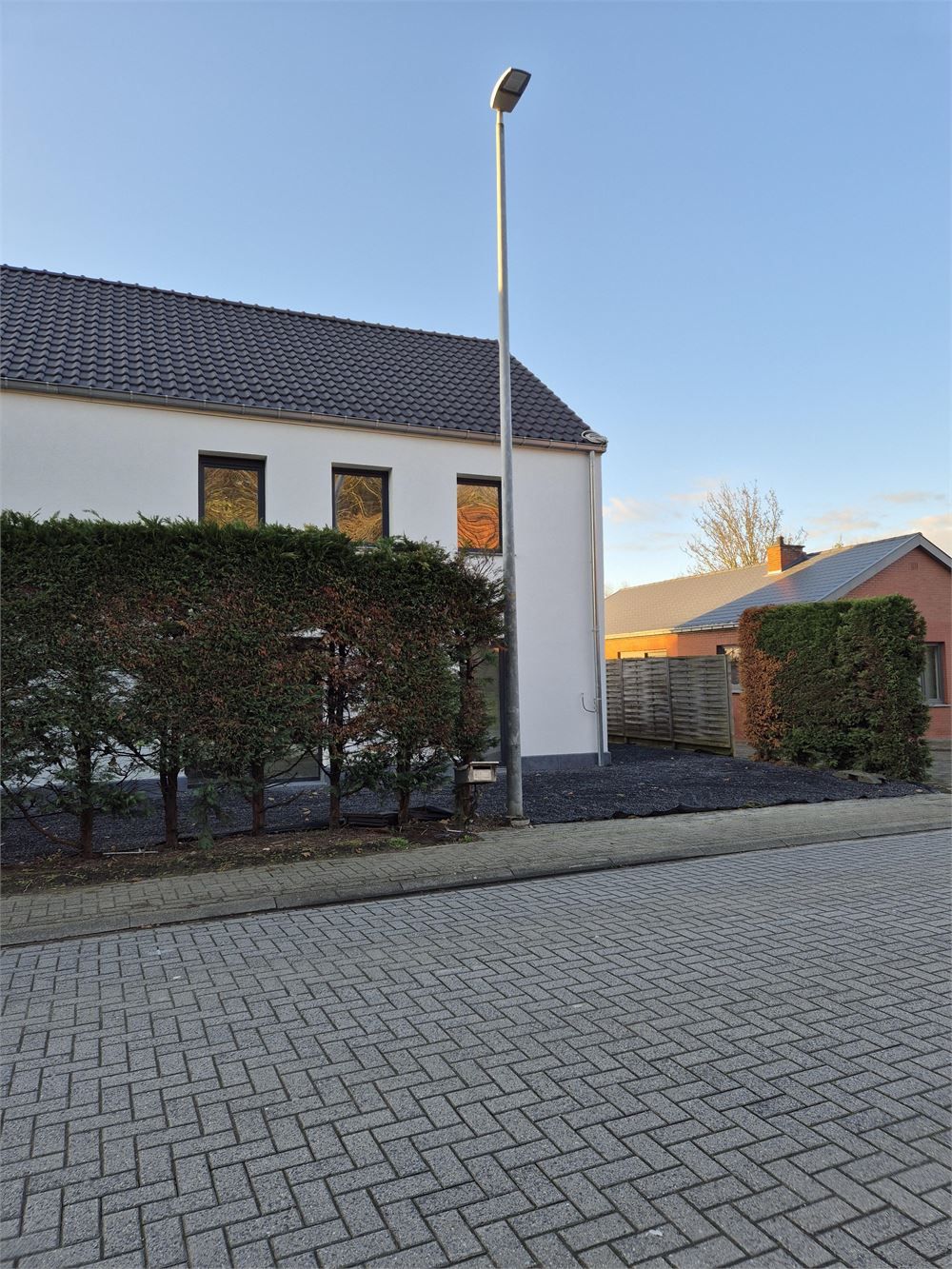 Leuke gerenoveerde woning met 4 slaapkamers en tuin foto {{pictureIndex}}