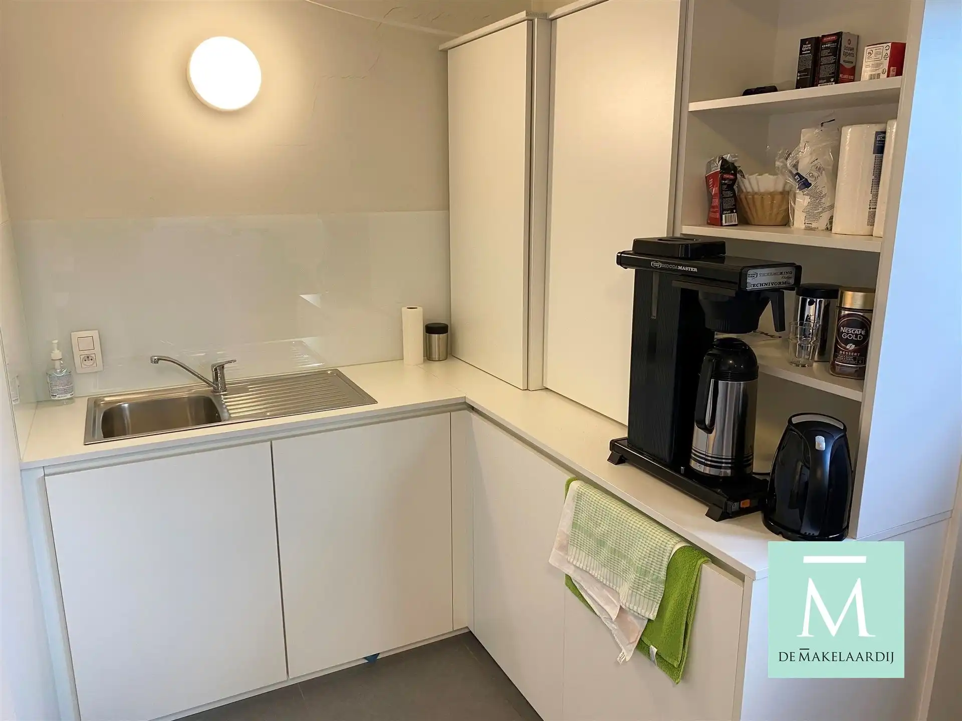 Uitstekend gelegen kantoor/handelspand in het centrum van St-Katelijne-Waver foto 13