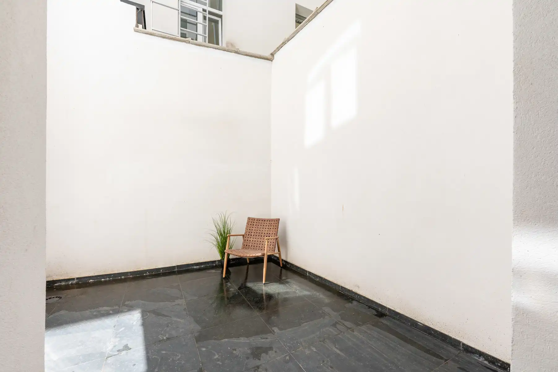 Lichtrijk gelijkvloers appartement op de Sint-Andriesplaats foto 7