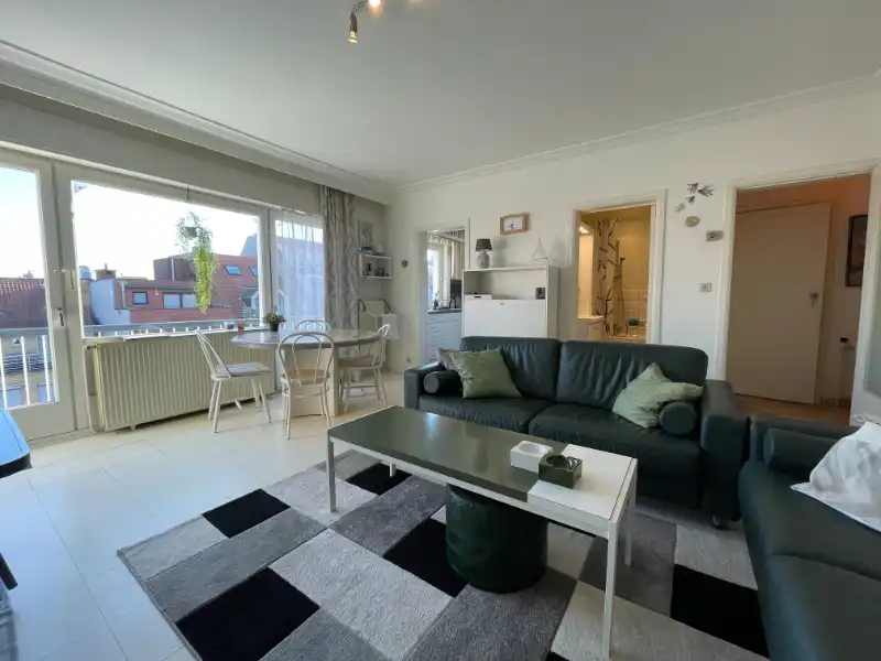 Zonnige studio centraal gelegen te Knokke (tussen Dumortierlaan en Zoutelaan) foto {{pictureIndex}}