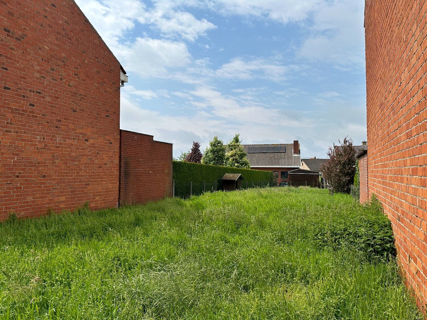 Centraal gelegen perceel bouwgrond in rustige straat foto 2