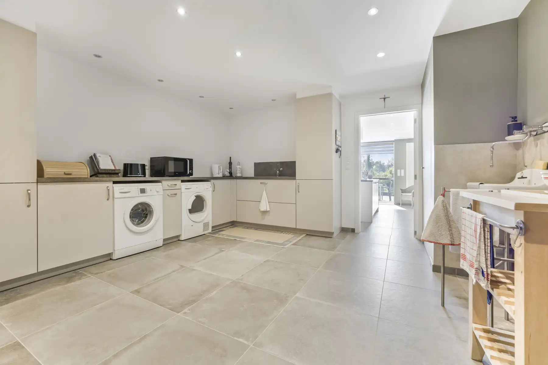 Ruime karakterwoning met 6 kamers, 3 badkamers en tuin foto 8