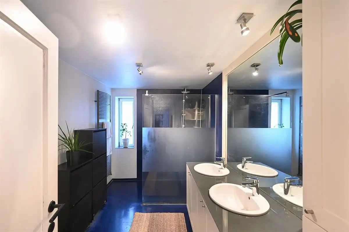 Triplex met 4 slaapkamers en garage foto 17