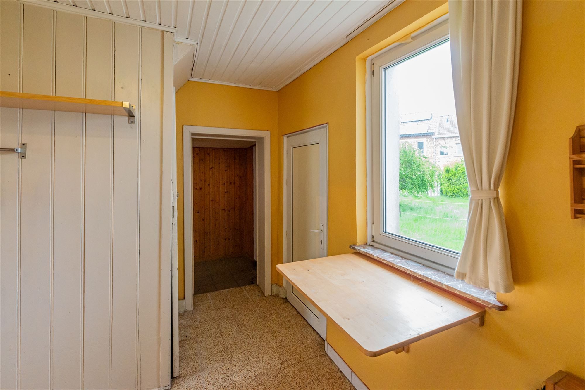 Te renoveren 3-gevel woning te koop in Beersel foto 4