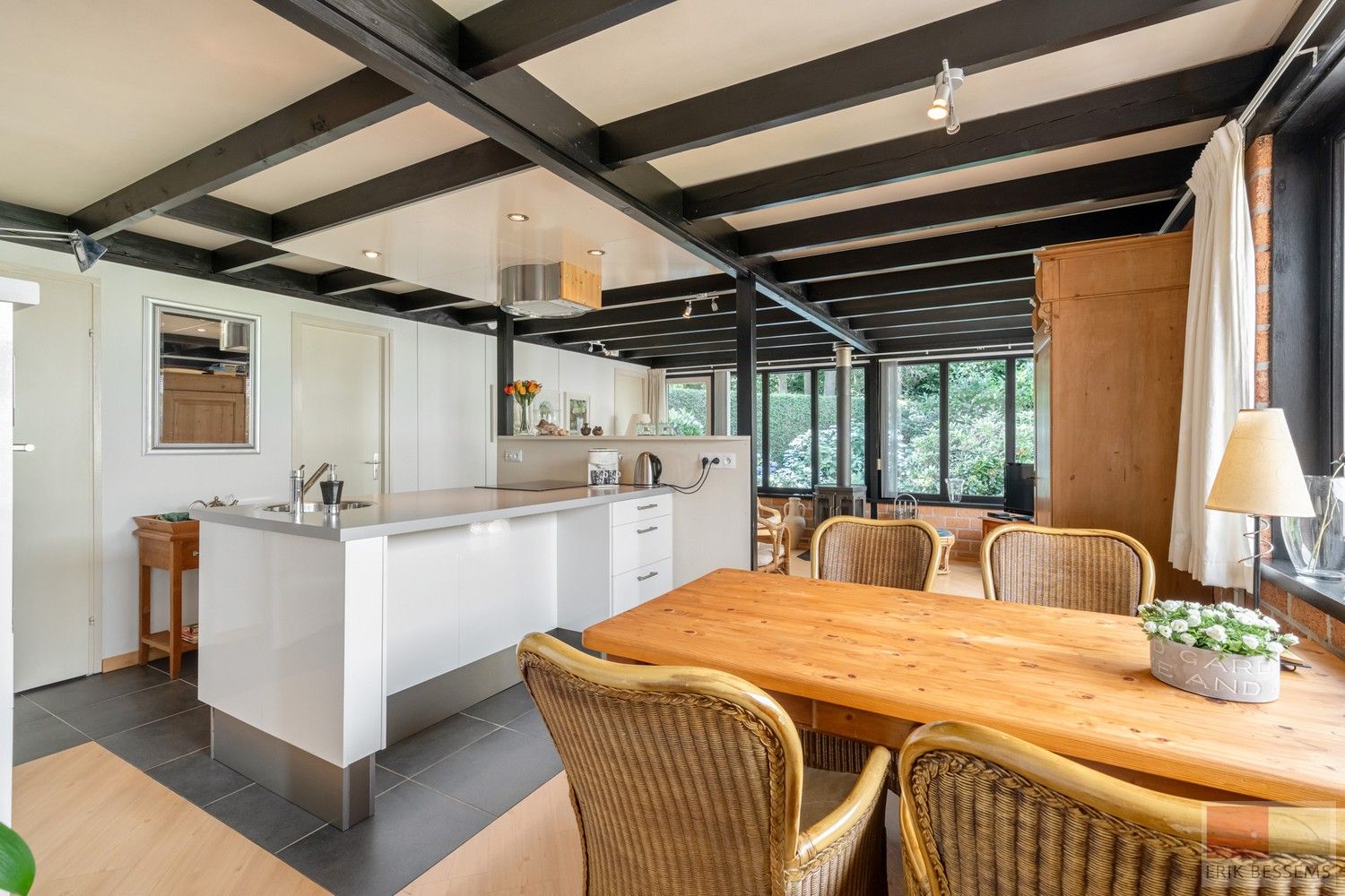 Gelijkvloerse vakantiewoning met een woonoppervlakte van 79 m², gelegen op een royaal perceel van 570 m². foto 8