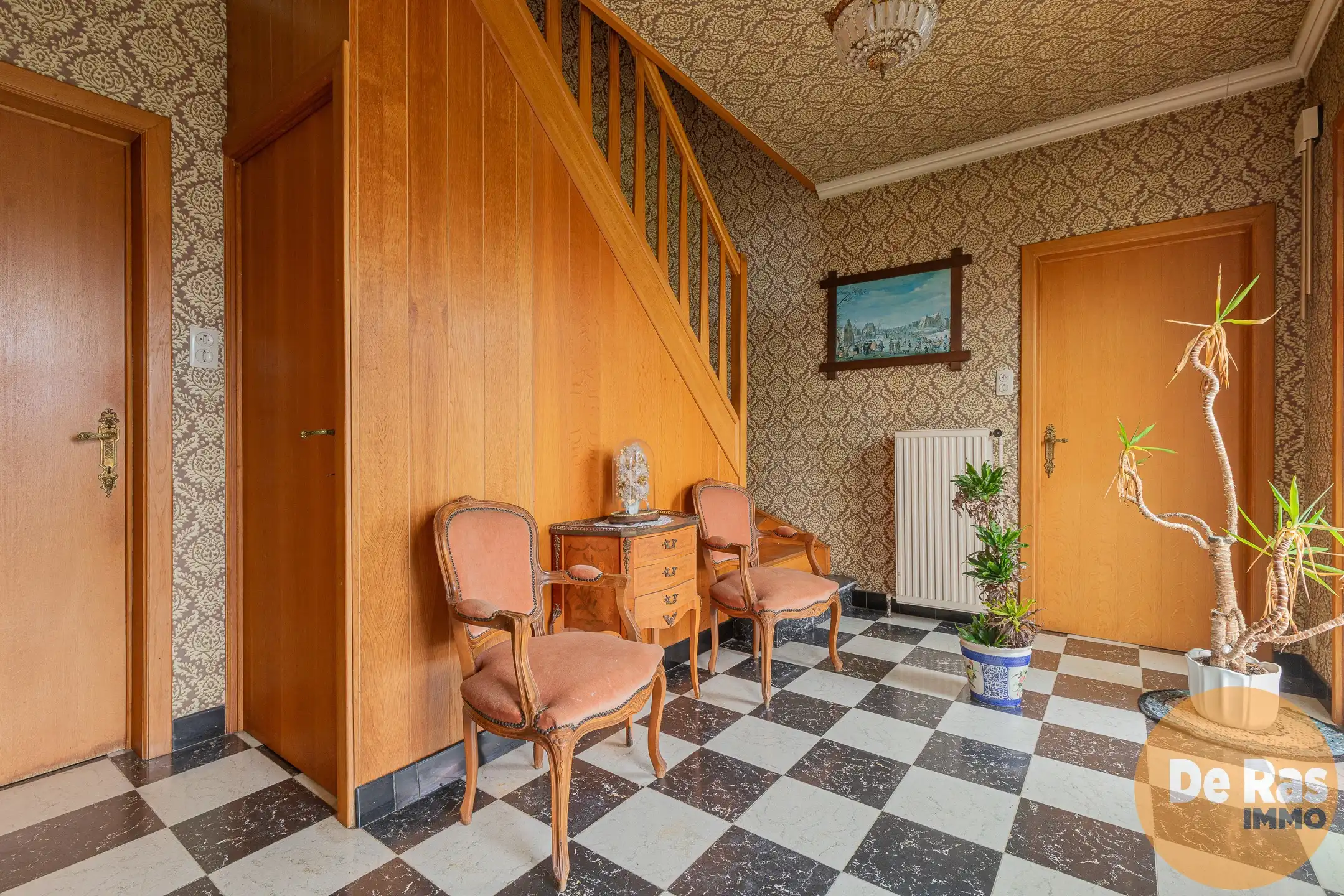 OOSTERZELE - Te renoveren woning met 4 kamers op toplocatie foto 4