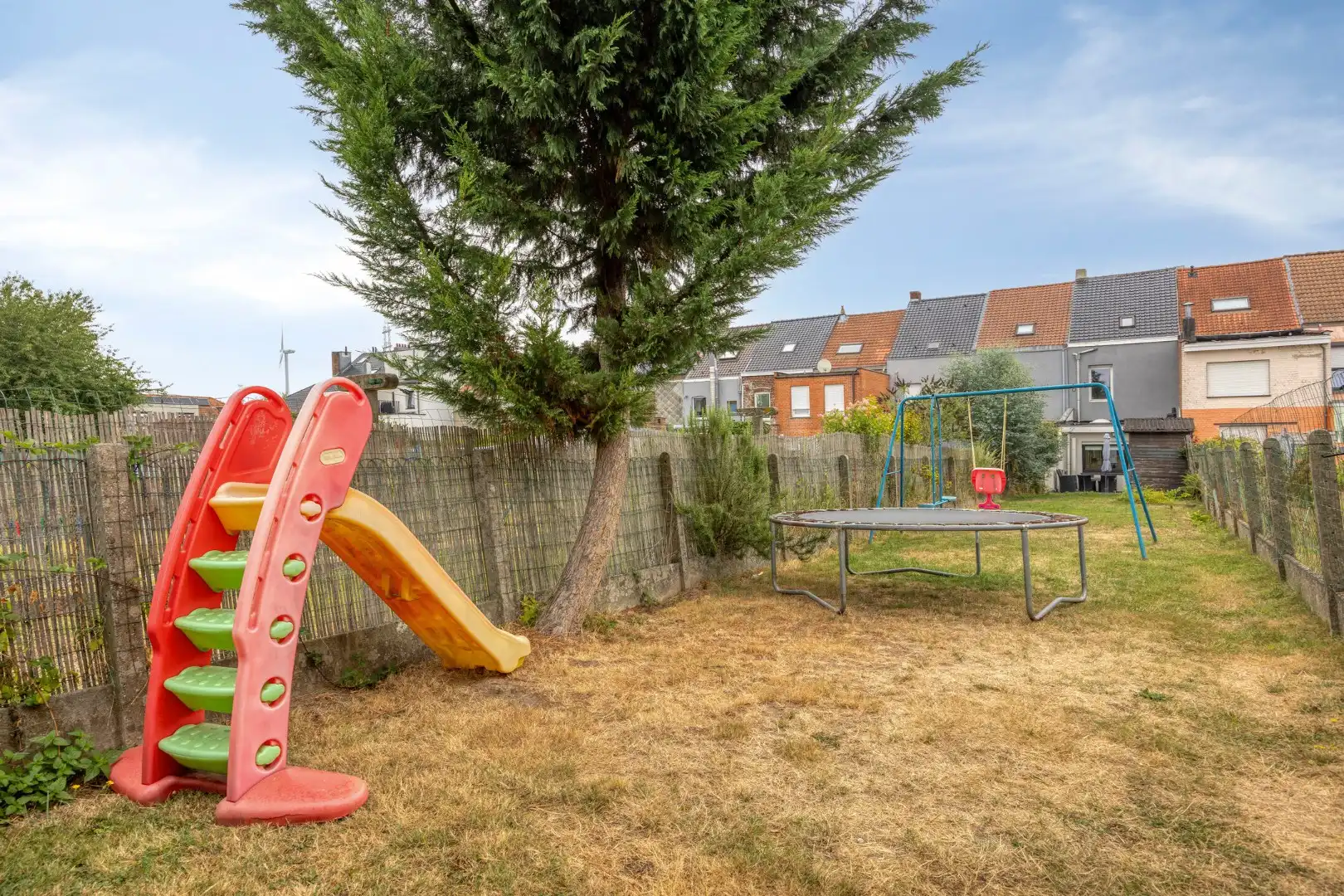 Instapklare woning met 4 slpk en ruime tuin foto 16