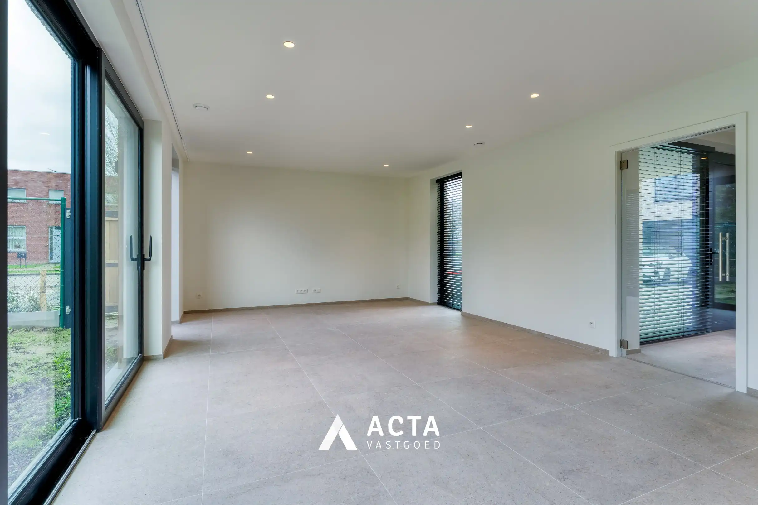 Nieuwbouwwoning met drie slaapkamers en tuin in hartje Mariakerke! foto 8