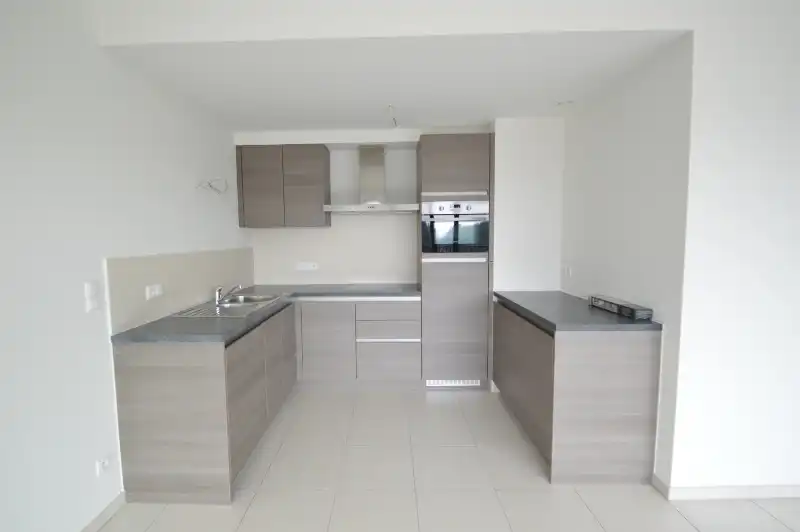 Modern 2-slaapkamerappartement met garage op rustige, groene ligging foto 5