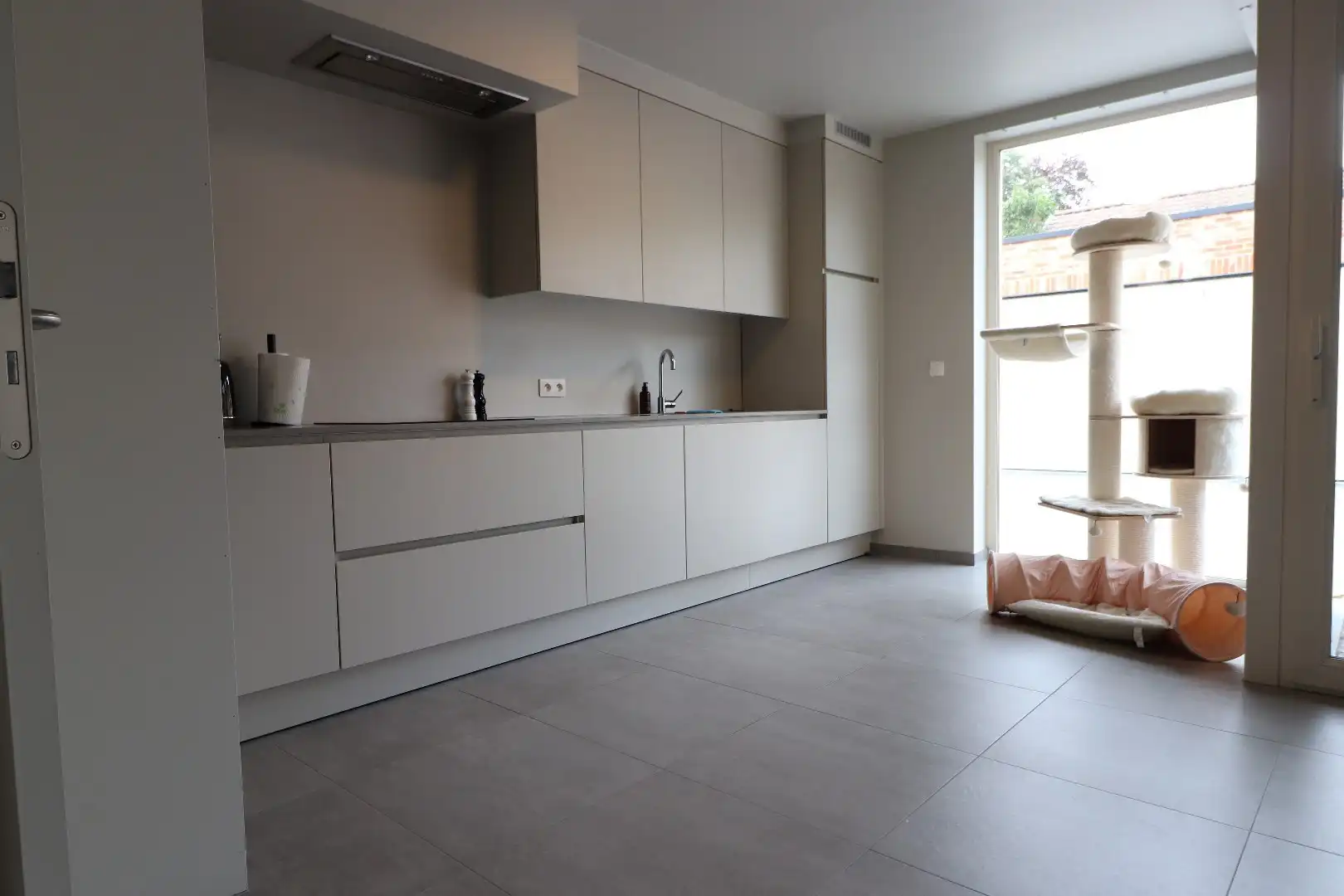 Gelijkvloers appartement met aanpalende garage & terras  foto 2