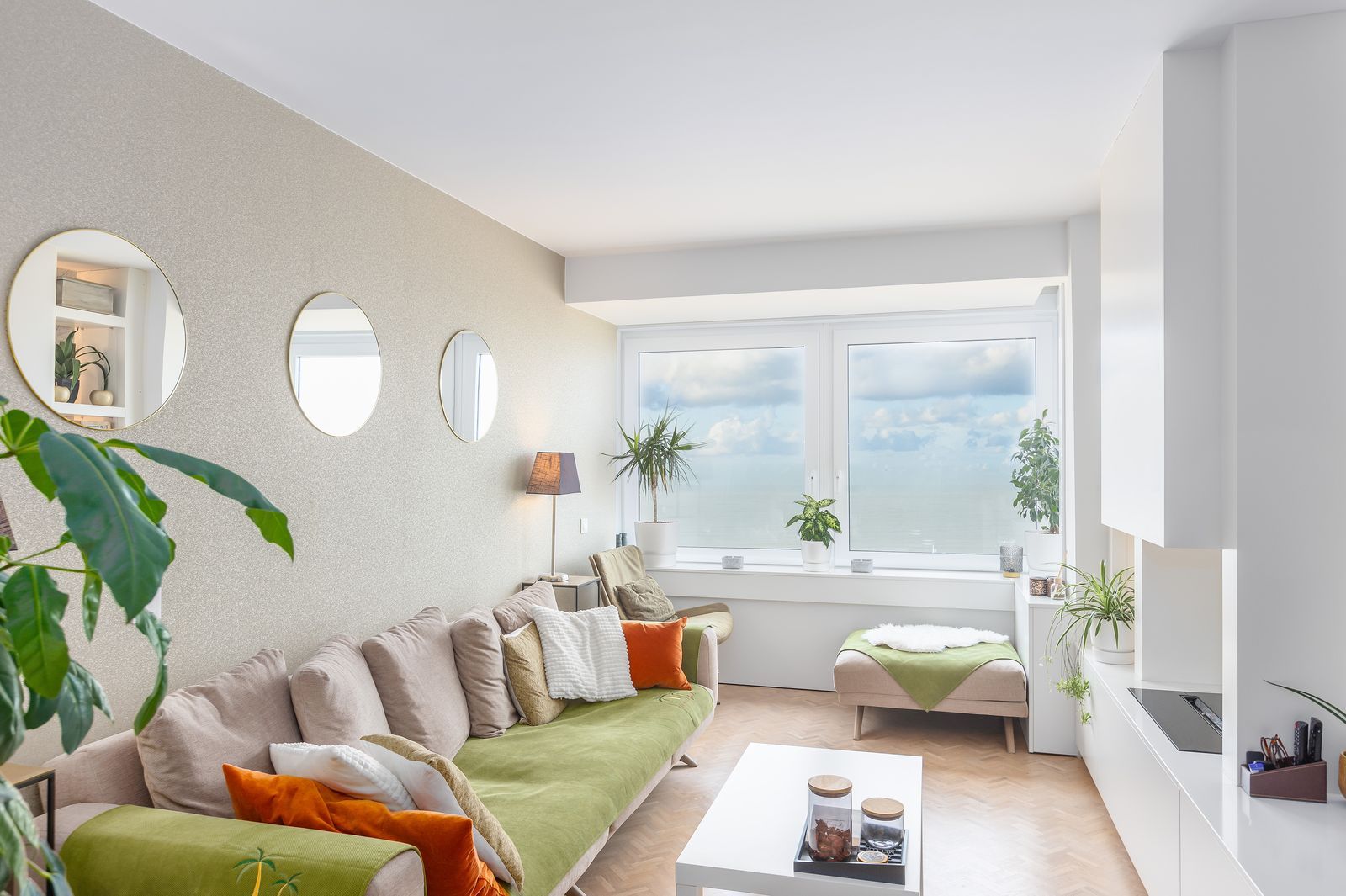 Luxueus gerenoveerd appartement met 2 slpk en frontaal zicht op zee foto 2